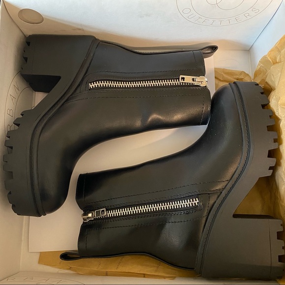 Urban Outfitters Zip Up Black Heeled Boots - Picture 5 of 6